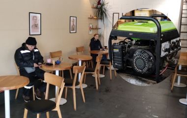 «Вдень іде 20 літрів бензину». Як працюють кав'ярні Козятина, коли немає світла?