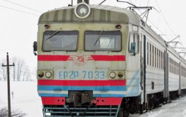 Плату за послуги з оформлення приміських квитків у +7 гривень призупинили