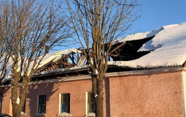 У будівлі колишньої бані провалився дах