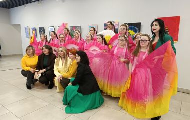 Мистецтво без бар’єрів: на всеукраїнському проєкті зібрали гроші для розвідників і створили картину