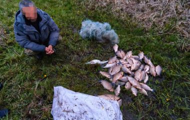 Мешканець району заплатить понад 80 тисяч за сітку карасів