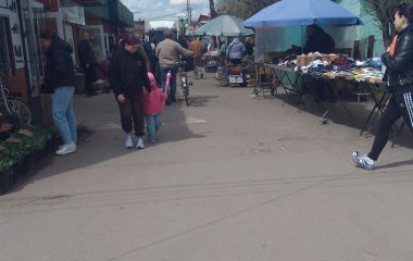 «Вітряно-дощова погода розганяє з ринку людей та не в силах заспокоїти ціни».