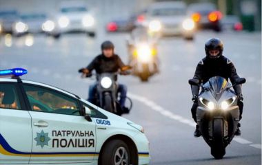 «БМВ» та мотоциклісти влаштовують фрістайли у центрі Козятина». Що кажуть у поліції?