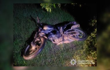 П’яний мотоцикліст збив жінку, обоє у лікарні: деталі нічної аварії на Козятинщині