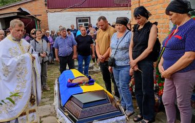 Фото «якщо щось» вибрав сам — сьогодні з цього знімка Володя дивиться на нас, як мірило совісті