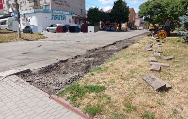 Ремонт доріг у центрі міста, мабуть, почнуть із тротуарів