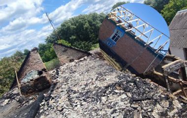 Неймовірна згуртованість: як за дві доби відбудували спалений дах багатодітної сім'ї