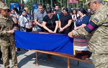 «Рідненька, як ти? Бережи себе!» — писав своїй матусі з фронту 24 річний Олександр