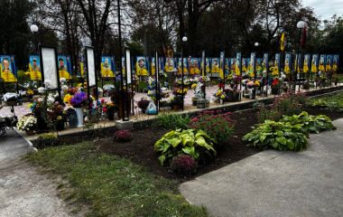 У Махнівці впорядкували територію біля Алеї Надії