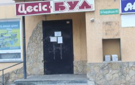 Люди прийшли до банкомату, а його немає