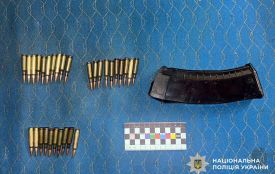 Граната, автомат і набої: козятинські правоохоронці затримали «на гарячому» торгівця боєприпасами