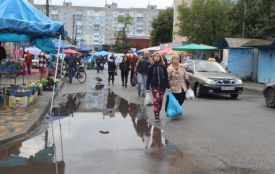 Кінець місяця, в людей безгрошів’я та ще й дощ покупців розігнав