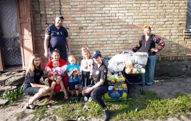 Поліцейські Козятинщини привітали першокласницю  Мілану з початком навчального року