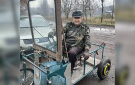 Чудо-автомобіль їздить по Вівсяниках. Його змайстрував Василь Крина