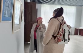 Картини, що світяться в темряві та авторська техніка: у Козятині відкрили виставку до Дня художника