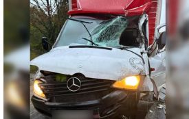 Їхав п'яний на «Мерседесі» та врізався у вантажівку: про ДТП в районі