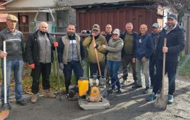 Прибрали листя, гілля, сміття, упорядкували майданчик для парковки: як козятинці долучаються до Місячника благоустрою