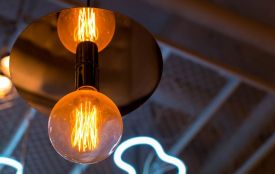 По всій країні ввели графіки погодинних відключень. Де і як шукати свою чергу?