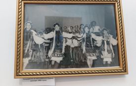 На світлинах — сцена, актори, танцюристи — ті, хто творив мистецьку душу Козятина