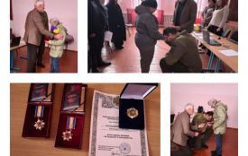 Самгородок вшанував Героїв: Ордени "За мужність" вручили родинам полеглих воїнів