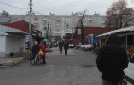 На все ціни «кусючі», та люди все одно щось потрохи купують