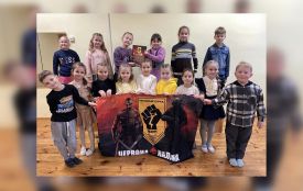 Відправили генератор та антидронові плащі і отримали подяку та прапор з підписами воїнів