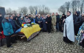 Герой Сергій Долечек повернувся додому, аби відпочити на рідній землі. Церемонія прощання