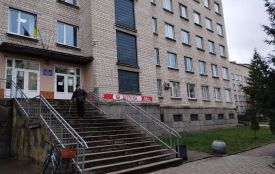 Сходи в поліклініку, як гора, але за вуглом — є підйомник