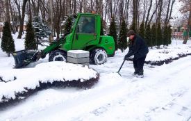 Комунальники у Козятині перейшли у посилений режим — чистять дороги та тротуари від снігу