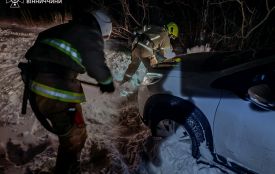 У дорогу беріть лопату. У Махнівській та Самгородоцькій громадах автівки потрапили у сніговий полон
