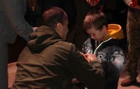 Срібне серце як пам'ять про тата: у Козятині дітям загиблих воїнів вручили особливі обереги