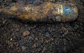 «Привіт» із минулого під вокзалом: у Козятині відкопали 88-міліметровий снаряд