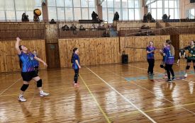 До Козятина приїхали команди з Жмеринки та Гнівані. Грали у волейбол