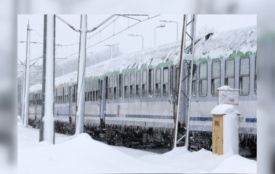 Дерево впало на вагон: аномальні погодні умови ускладнюють рух поїздів по всій країні