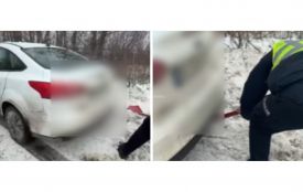 Авто знесло з дороги і забуксувало в снігу. Допомогли поліцейські