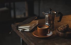 22 лютого: кого вітати з іменинами та чому сьогодні не варто позичати гроші