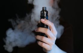 Вейп — це не «просто пара», а хімічна атака на легені