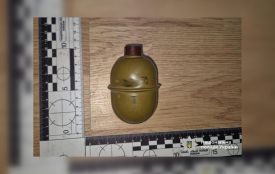 Зберігали незаконно гранати із запалами