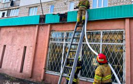 У багатоповерхівці Козятина сталася пожежа: горіло оздоблення пластикового дашка