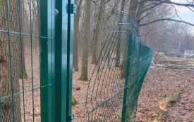 Фото з «личком» оприлюднять скоро: вандали пошкодили паркан шостої гімназії