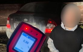 Втікав на «ВАЗі» від патрульних. Зупинили — шляхом блокування авто