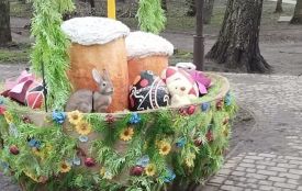 Фото дня. У Козятині встановили святкову Великодню інсталяцію