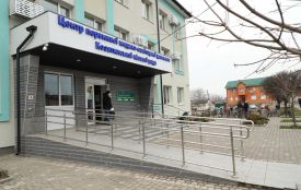 На даху 29 панелей, а всередині — інвертори. Як працює сонячна електростанція  у нашій «первинці»