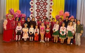 У Бродецькому влаштували патріотично-благодійний захід. Разом зібрали більше 15 тис гривень
