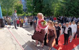 Червона доріжка, Магістерка Успіху та весела руханка: Останній дзвінок в опорному ліцеї