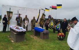 Не дожив до свого 49-річчя 12 днів. Пиківчани прощалися з Воїном Віталієм Залевським