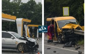 Від сильного удару «Volkswagen» залетів у відбійник, є постраждалі. Деталі ДТП у Махнівці
