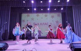 У руках дев'ятикласників — свідоцтва. Підбірка фото з соцмереж наших випускників