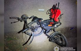 У Непедівці зіткнулися мотоцикліст і велосипедист: постраждали водії та пасажирка