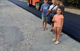 Майже 400 метрів суцільного асфальту.  У Широкій  Греблі ремонтують дорогу